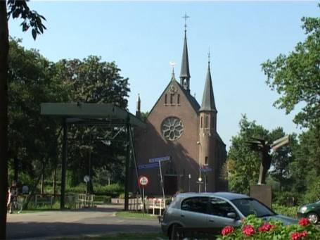 Griendtsveen : Kirche und Ziehbrücke